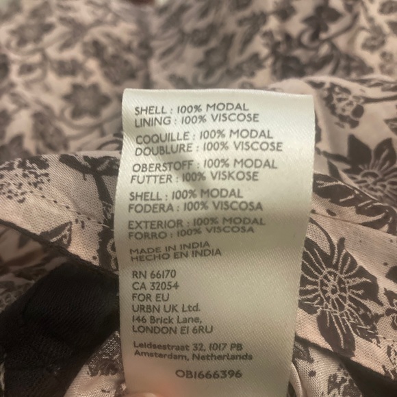 Free People Boho Chic Jumpsuit-Black -Cream Floral, Cut-Out Back AMAZING! NEW!! - Picture 9 of 9